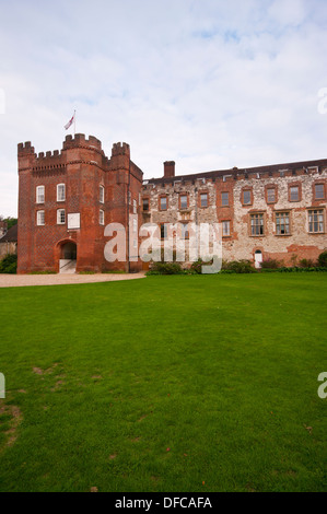 Der Bischofspalast und Waynefletes Turm bei Farnham Castle Surrey England UK Stockfoto