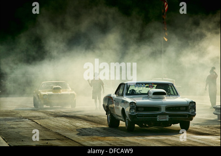 Klassiker und Oldtimer drag racing bei Maryland International Speedway in den USA. Stockfoto