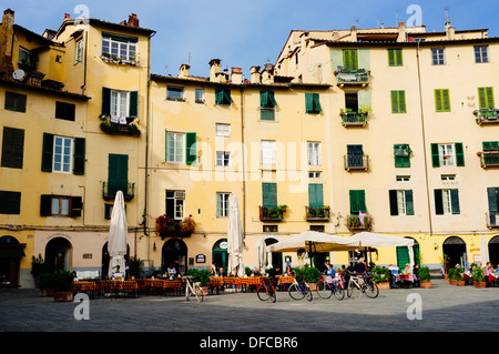 Piazza Anfiteatro - Lucca, Italien Stockfoto