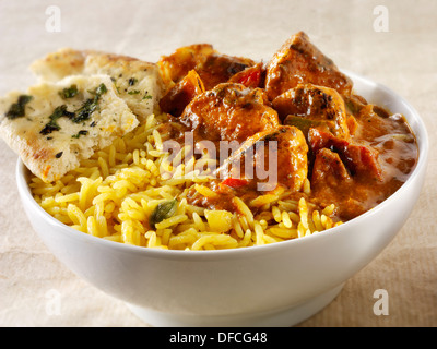 Chicken Jalfrezi, Pilau Reis & Popodoms. Indische traditionelle Curry. Stockfoto