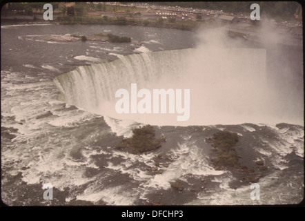 KANADISCHE ODER HORSESHOE FALLS AUS DER LUFT ÜBER DEM GOAT ISLAND 549557 GESEHEN Stockfoto