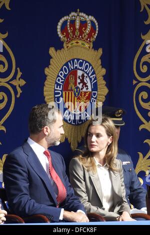 Alcala De Henares, Spanien. 2. Oktober 2013. Prinz Felipe von Spanien und Prinzessin Letizia von Spanien besucht das zentrale Ereignis des Festtages der Polizei am Palacio Arzobispal auf 2. Oktober 2013 in Alcala De Henares, Spanien Kredit: Jack Abuin/ZUMAPRESS.com/Alamy Live News Stockfoto