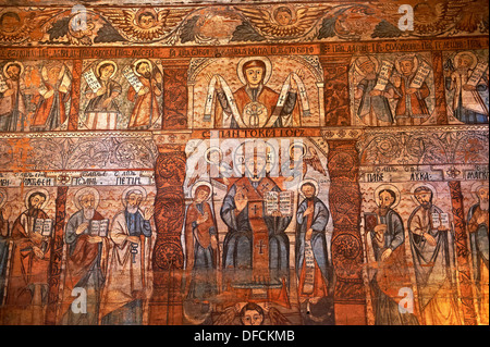 Naive Folk Christian Fresken im Inneren der orthodoxen Kirche auf dem Hügel, Maramures, nördlichen Siebenbürgen, Rumänien Stockfoto