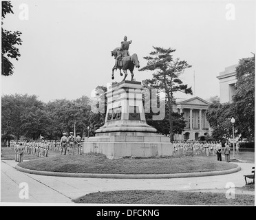 Eine Zeremonie fand an der Statue des südamerikanischen Patrioten San Martin in Washington, D.C. statt. Dieses Ereignis, obwohl bemerkenswert, fand ohne die Anwesenheit von Präsident Truman statt, um die historische Figur San Martin zu ehren. Stockfoto