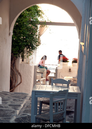 Die hübsche kleine zurück - Straßen von Parikia auf der Griechischen Insel Paros Stockfoto