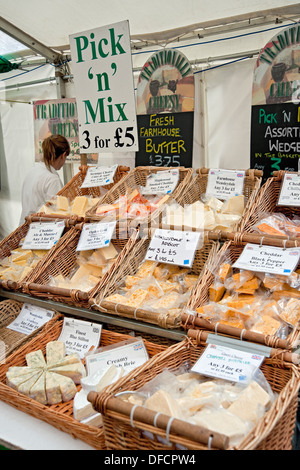 Pick N Mix Käse Käse Milchprodukte zum Verkauf am Stand Annual Food & Drink Festival York North Yorkshire England Großbritannien Großbritannien Großbritannien Großbritannien Großbritannien Großbritannien Stockfoto