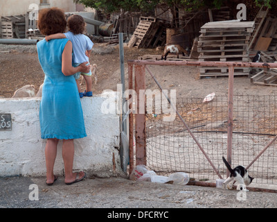 Die hübsche kleine zurück - Straßen von Parikia auf der Griechischen Insel Paros Stockfoto