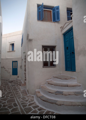 Die hübsche kleine zurück - Straßen von Parikia auf der Griechischen Insel Paros Stockfoto