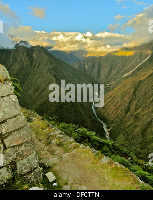 Der Urubamba Fluss gesehen von den Inka-Trail in der Nähe von Machupicchu, Cusco, Peru Stockfoto