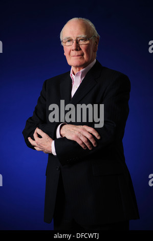 Sir Walter Menzies Campbell CH CBE QC MP, britische liberaldemokratische Politiker und Rechtsanwalt in Edinburgh Book Festival 2013. Stockfoto