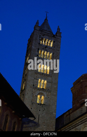 Der Turm der Kathedrale San Cerbone in Massa Marittima, Italien. Stockfoto