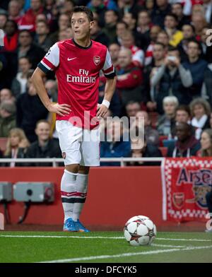 London, UK. 1. Oktober 2013. UEFA-Champions-League-Gruppenphase Befestigung zwischen Arsenal und SSC Napoli aus dem Emirates Stadium. Mesut Özil Arsenal © Aktion Plus Sport/Alamy Live-Nachrichten Stockfoto