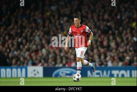 London, UK. 1. Oktober 2013. UEFA-Champions-League-Gruppenphase Befestigung zwischen Arsenal und SSC Napoli aus dem Emirates Stadium. Mesut Özil Arsenal © Aktion Plus Sport/Alamy Live-Nachrichten Stockfoto