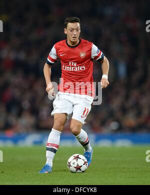 London, UK. 1. Oktober 2013. UEFA-Champions-League-Gruppenphase Befestigung zwischen Arsenal und SSC Napoli aus dem Emirates Stadium. Mesut Özil Arsenal © Aktion Plus Sport/Alamy Live-Nachrichten Stockfoto