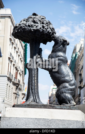 Statue des Bären und Madrono Baum an der Puerta del Sol, Madrid, Spanien Stockfoto