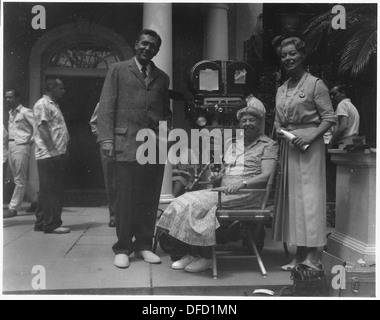 Eleanor Roosevelt, Ralph Bellamy und Greer Garson (Dreharbeiten Sonnenaufgang in Campobello) im Hyde Park 196048 Stockfoto