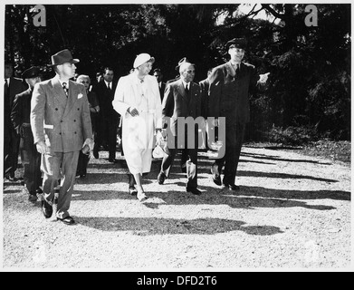 Eleanor Roosevelt und Pandit Nehru in Hyde Park, New York 195784 Stockfoto