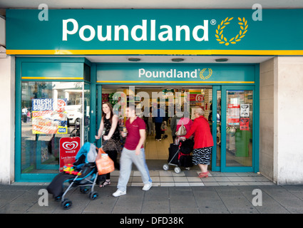 Poundland Discountgeschäft, Außenansicht, Norwich, Norfolk England Großbritannien Stockfoto