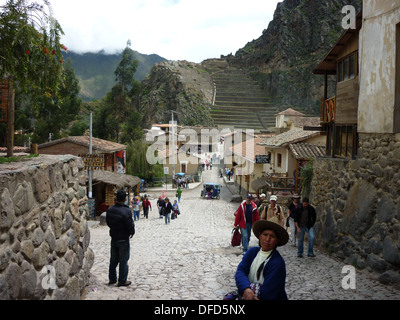 Das Dorf Ollantaytambo im Heiligen Tal der Inkas, in der Nähe von Cusco, Peru Stockfoto