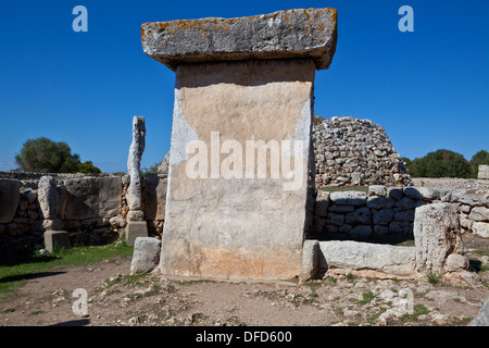 Prähistorische Monument, Trepuco, Taula: t-förmige Steindenkmal Stockfoto