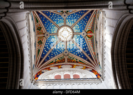 Neo-gotischen Kathedrale Almudena (aka Kathedrale De La Almudena), Spanien, Madrid. Stockfoto