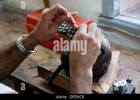 Juwelier bei seiner Bank in Toledo, Spanien. Stockfoto