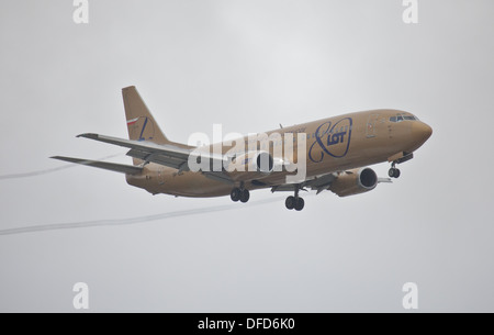 LOT Polish Airlines Boeing 737 SP-LLC in Land kommen am Flughafen London-Heathrow LHR Stockfoto