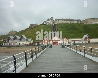 Der Pier am Saltburn am Meer, eine beliebte Surfen vor Ort und traditionellen Küstenort in North Yorkshire Stockfoto