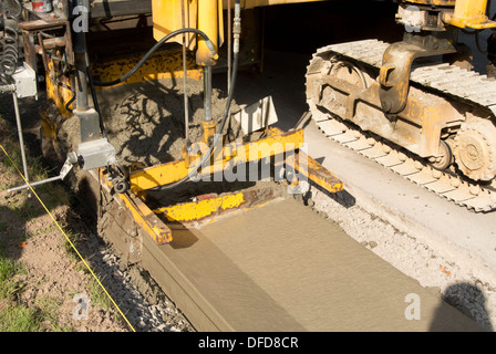 Straßenarbeiten im Wohngebiet. Stockfoto