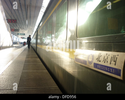 Die Lhasa-Bahnhof, Ausgangspunkt für die weltweit höchste Eisenbahn, die Qingzang Railway nach Peking erstreckt sich Stockfoto