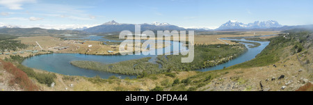 Panorama Blick auf den Rio Serrano Bereich des Nationalparks Torres del Paine, Chile. Stockfoto