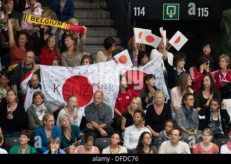 Antwerpen, Belgien. 2. Oktober 2013. Japans fans, 2. Oktober 2013 - Kunstturnen: Künstlerische Gymnastik-WM 2013 in Antwerps Sportpaleis (Antwerpener Sportpalast), Antwerpen, Belgien. (Foto von Enrico Calderoni/AFLO SPORT) Bildnachweis: Aflo Co. Ltd./Alamy Live-Nachrichten Stockfoto