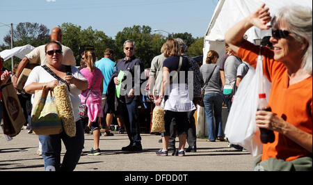 28. September 2013 - Elkhorn, Wisconsin, USA - Bilder aus dem Elkhorn Antik-Flohmarkt an der Walworth County Fairgrounds in Elkhorn, Wisconsin Sonntag, 29. September 2013 (Kredit-Bild: © Kevin E. Schmidt/ZUMAPRESS.com) Stockfoto