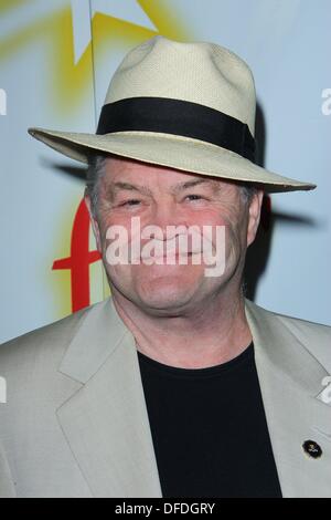 Los Angeles, Kalifornien, USA. 2. Oktober 2013. Micky Dolenz besucht Reach The Stars Gala zu Ehren Joe Mantegna in Rockwell Tabelle & Stadium, 2. Oktober 2013 statt Los Angeles, California.USA (Credit-Bild: © TLeopold/Globe Photos/ZUMAPRESS.com) Credit: ZUMA Press, Inc./Alamy Live News Stockfoto