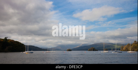 Segelboote am Lake Windermere Stockfoto