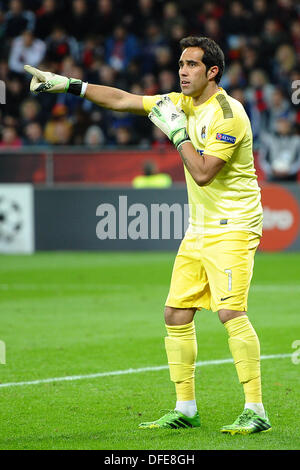 Leverkusen, Deutschland. 2. Oktober 2013. San Sebastian Claudio Bravo während der Champions League-Gruppe A-Partie zwischen Bayer Leverkusen und Real Sociedad San Sebastian in der BayArena in Leverkusen, Deutschland, 2. Oktober 2013. Foto: Revierfoto/Dpa/Alamy Live News Stockfoto