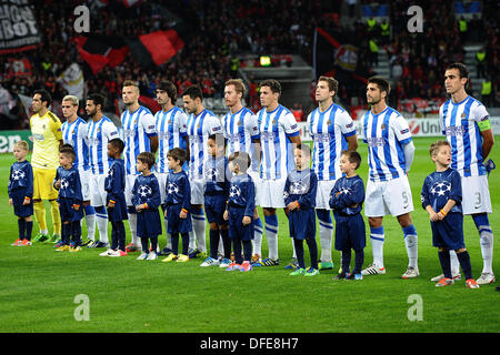 Leverkusen, Deutschland. 2. Oktober 2013. San Sebastian Claudio Bravo (L-R), Antoine Griezmann, Carlos Vela, Haris Seferovic, Carlos Martinez, Alberto De La Bella, David Zurutuza, Gorka Elustondo, Inigo Martinez, Markel Bergara und Mikel Gonzalez in der Champions-League-Gruppe A match zwischen Bayer Leverkusen und Real Sociedad San Sebastian in der BayArena in Leverkusen, Deutschland, 2. Oktober 2013. Foto: Revierfoto/Dpa/Alamy Live News Stockfoto