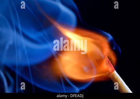 Spiel, Flammen platzen Stockfoto