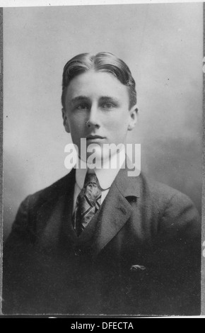 Dieses formale Porträt zeigt Franklin D. Roosevelt, den 32. Präsidenten der Vereinigten Staaten, in Groton, Massachusetts. Das Bild spiegelt seine Führung während kritischer Phasen der US-Geschichte wider, einschließlich der Großen Depression und des Zweiten Weltkriegs Stockfoto