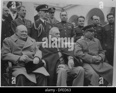 Ein historisches Treffen im Livadia Palace in Jalta zwischen Franklin D. Roosevelt, Winston Churchill und Joseph Stalin während des Zweiten Weltkriegs Stockfoto