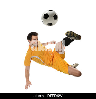 Fußballspieler in Aktion isoliert auf weißem Hintergrund Stockfoto