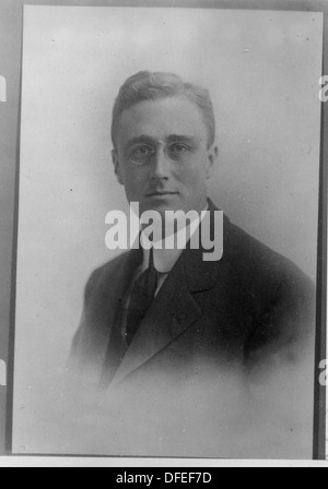 Dieses formale Porträt von Franklin D. Roosevelt, das während seiner Präsidentschaft aufgenommen wurde, spiegelt das Bild des 32. Präsidenten der Vereinigten Staaten wider, der für seine Führung während der Großen Depression und des Zweiten Weltkriegs bekannt war Stockfoto