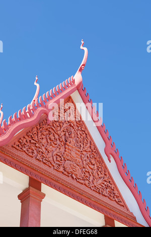 Detail des Giebels des Nationalmuseums Gebäude in Phnom Penh, Kambodscha Stockfoto