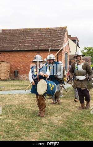 Die Shrewsbury Levy mittelalterlichen Reenactment-Gruppe bei Battlefield1403 Besucherzentrum anlässlich des Jahrestages der Schlacht von Shrewsbury Stockfoto