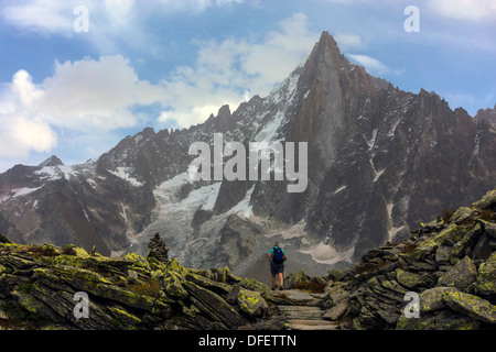 Aiguille du Dru mit Walker, Chamonix-Mont-Blanc, Alpen, Bergspitzen Stockfoto