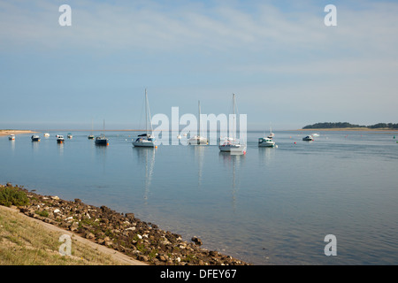 Boote vertäut am Wells als nächstes das Meer Norfolk UK Stockfoto