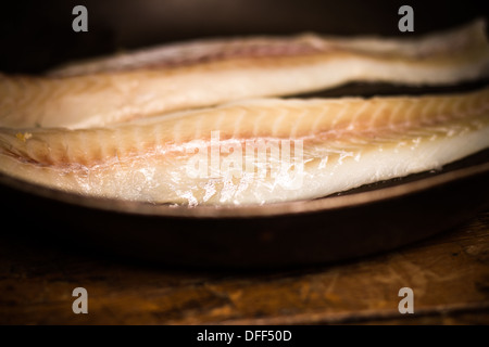 Zwei Kabeljau Filets in der Pfanne Stockfoto