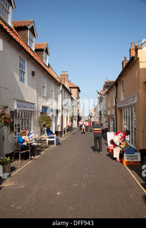 Staithe Straße Brunnen neben das Meer Norfolk Stockfoto