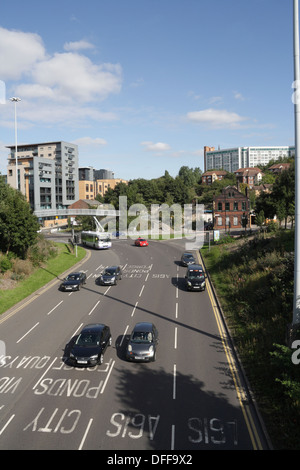 Verkehr auf dem Park Square Kreisverkehr Sheffield England UK Stockfoto