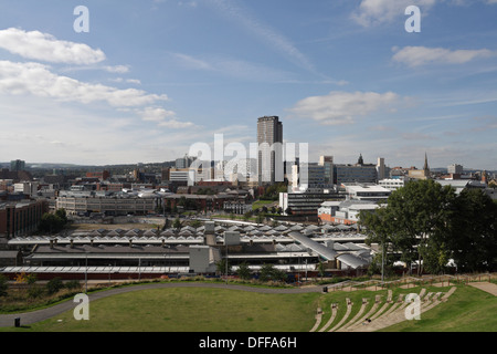 Skyline im Stadtzentrum von Sheffield Blick auf England Großbritannien, britisches Stadtbild Panorama der städtischen Innenstadtlandschaft Stockfoto